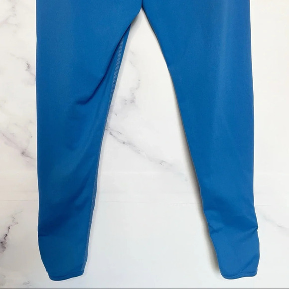 Alphalete Cross Set Blue Cropped Legging - Picture 8 of 9